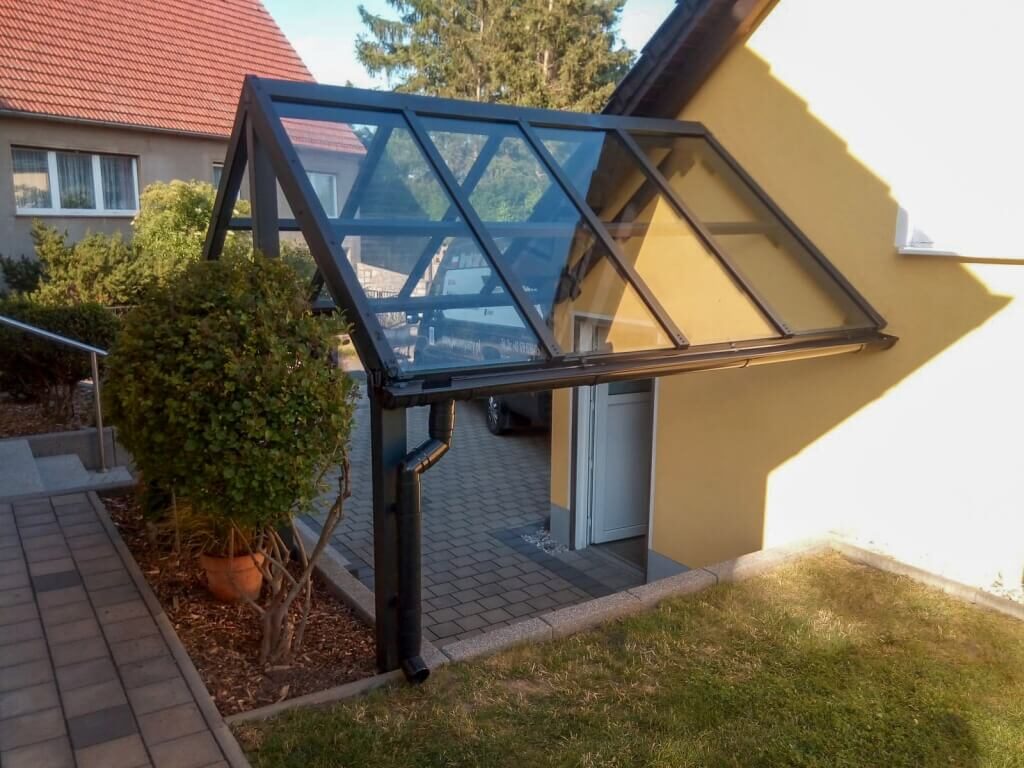 Montage der Terrassen Überdachung für Eingangstür Dahlen