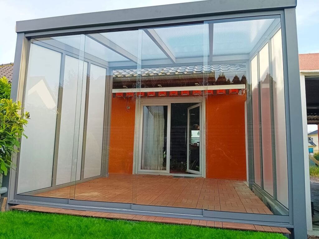 Montage der Überdachung für die Terrasse Teltow