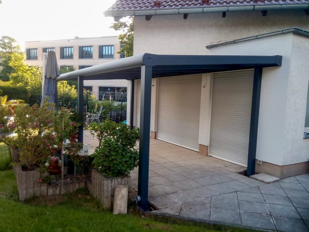 Montage der Terrassenüberdachung in Berlin Nach Montage der Terrassenüberdachung in Berlin