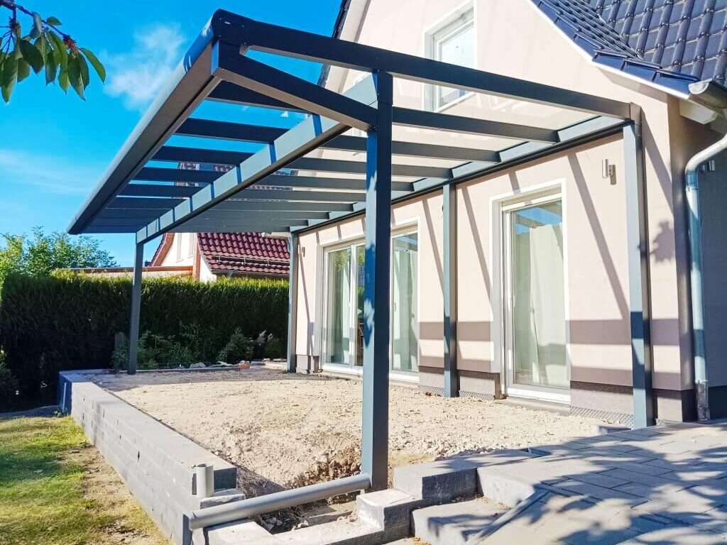 Nach Montage der Terrassenüberdachung in Ludwigsfelde