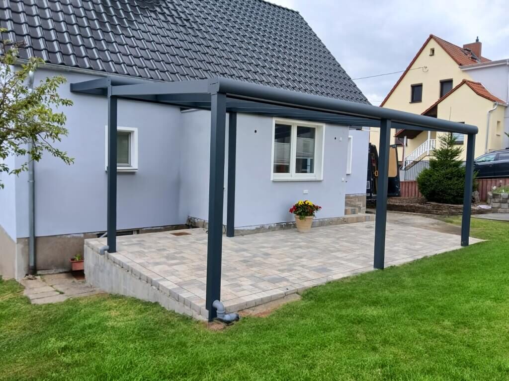 Montage der Terrasse mit Glasdach in Mügeln