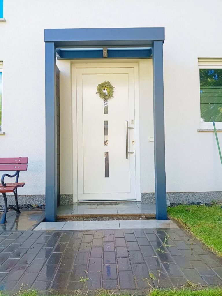 Eingangsüberdachung in Berlin Eingangsüberdachung mit Seitenteil Berlin