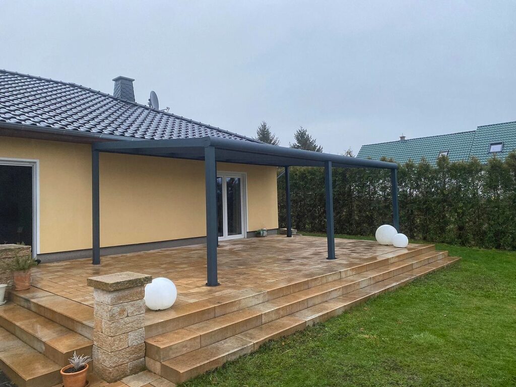 Modern Terrassenüberdachung