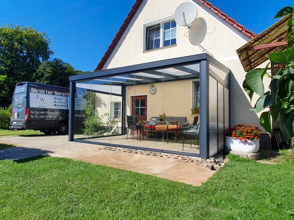 Ein Wintergarten als Terrassenüberdachung in Jakobsdorf