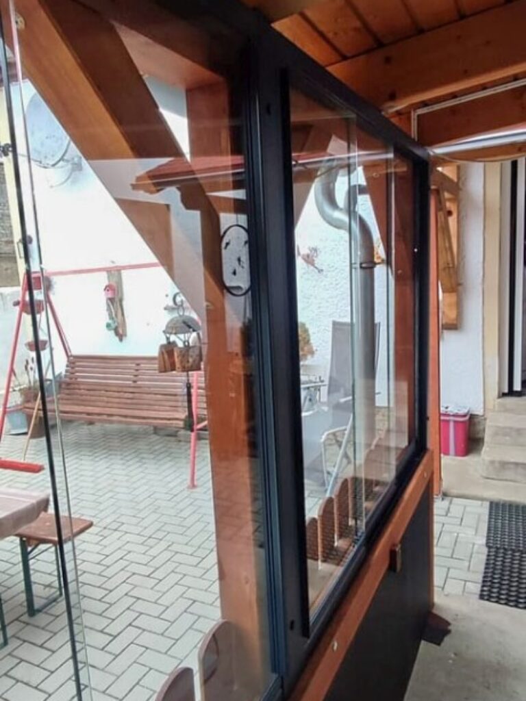 Rahmenloses Schiebefenstersystem