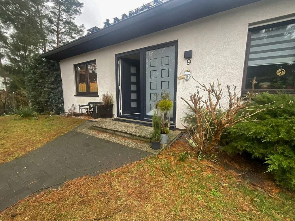 Überdachung für Eingangstür Zernsdorf