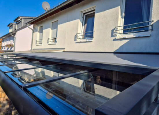 mit_markise2 Terrassenüberdachung mit Markise aus Polen mit Montage