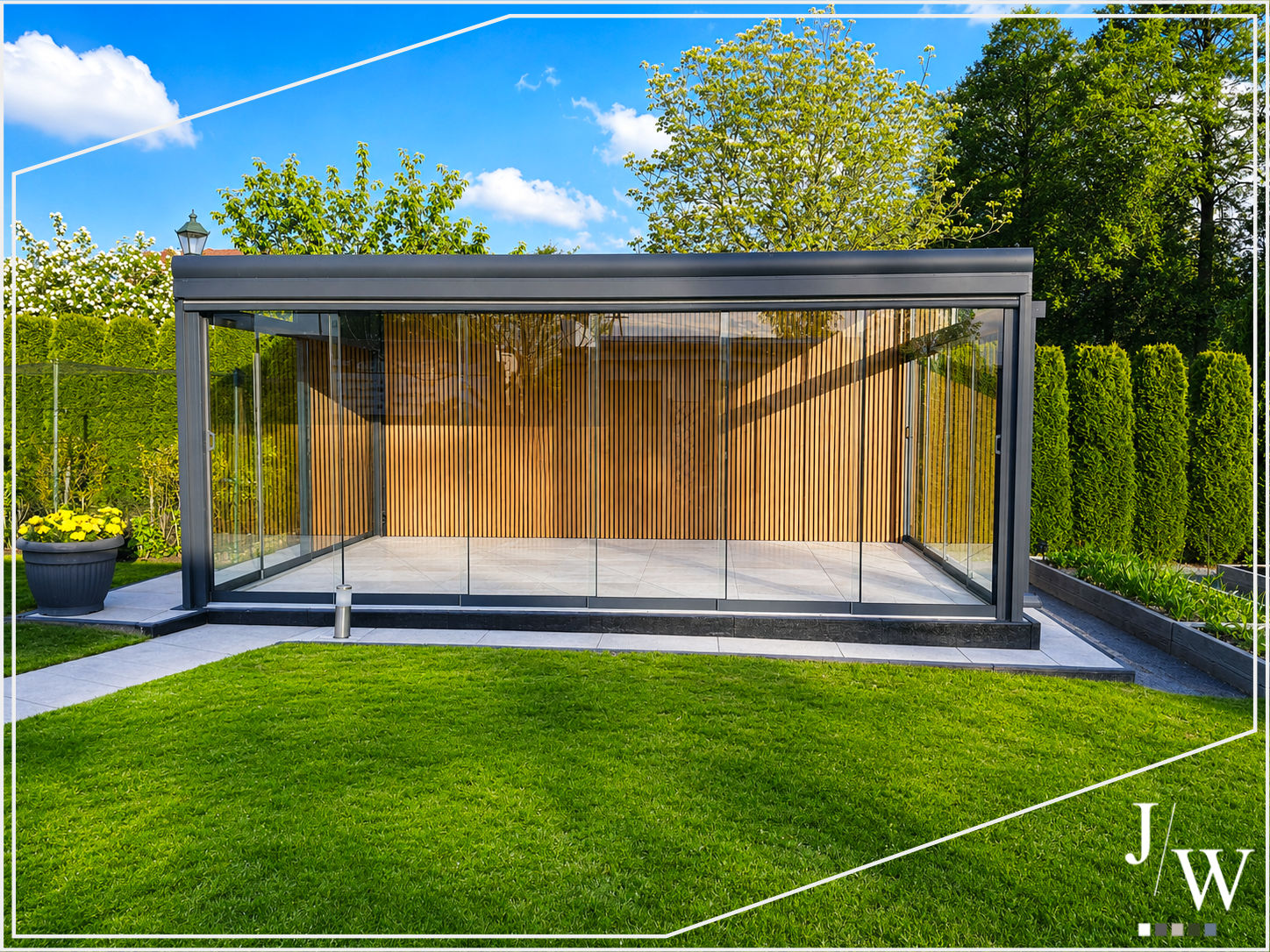 Freistehender Wintergarten aus Polen mit Aluminiumkonstruktion RAL 7016 in Zbąszyń